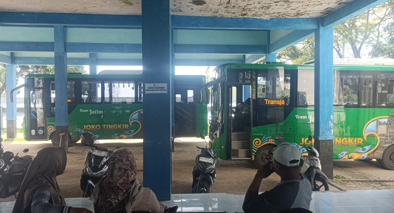 Trans Jatim sabagai sarana transportasi umum masyarakat pesisir di Lamongan